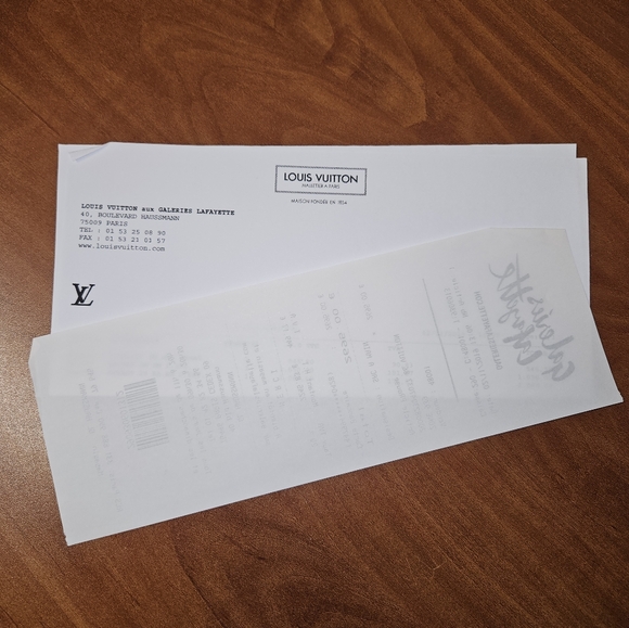 LOUIS VUITTON ZIPPERED WALLET - Picture 14 of 14